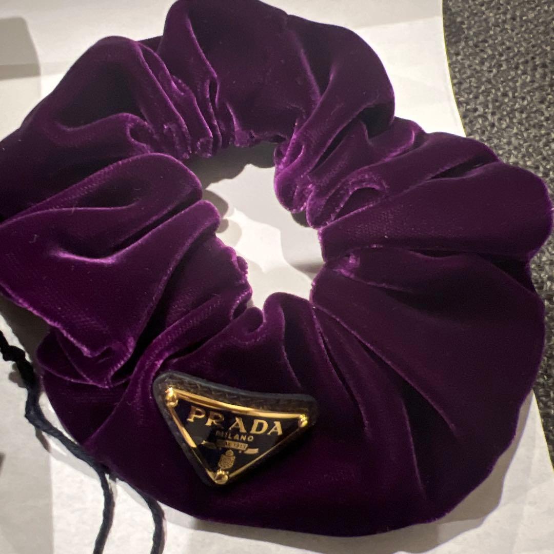 PRADA ベルベットパープルシュシュ