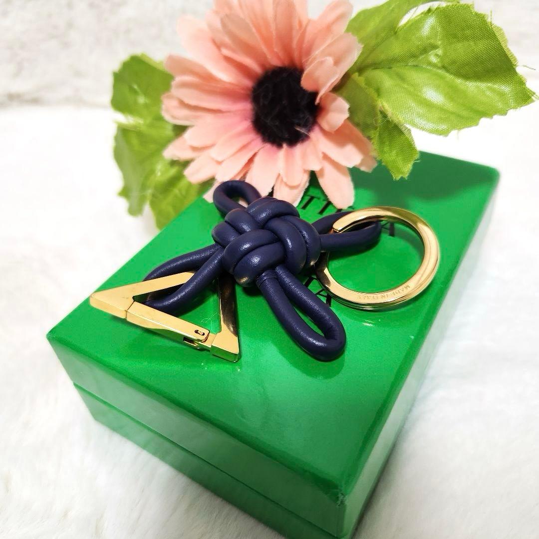 ✨ほぼ未使用　付属品完備✨ボッテガ　キーリング　トライアングル　ネイビー