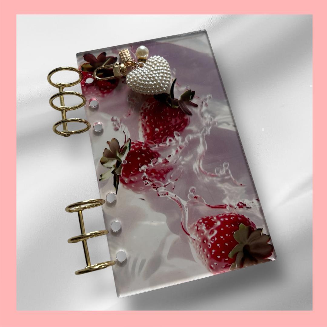 韓国♡アクリルバインダー♡いちご♡ハートチャームA6貯金SAVING