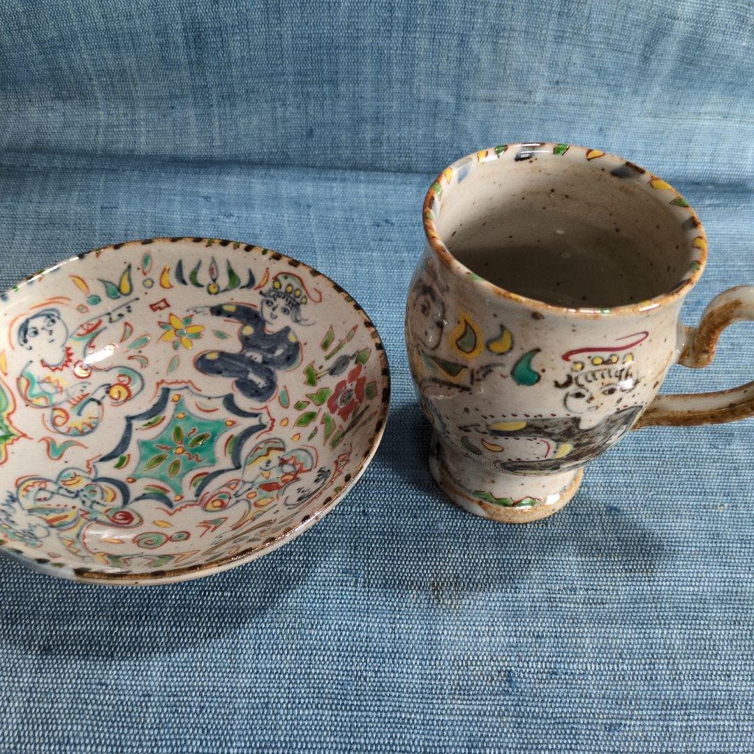 中村芳楽さんの陶彩皿とマグカップ