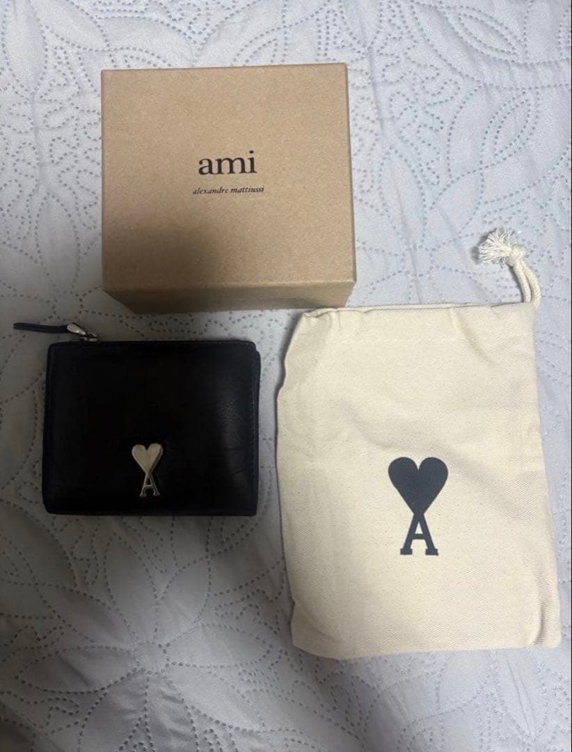 【最終値下げ】AMIPARIS シワ加工 小銭入れ付き 二つ折り財布 アミパリス