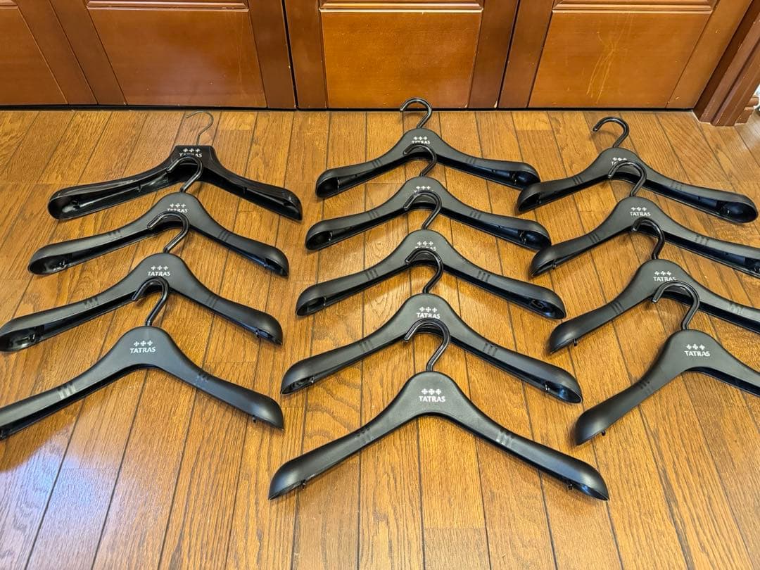 TATRAS（タトラス）純正ハンガー ロゴ入り ブラック 13本