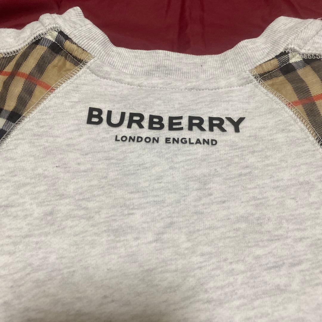 BURBERRYチルドレンチェック柄袖のグレー トレーナー美品