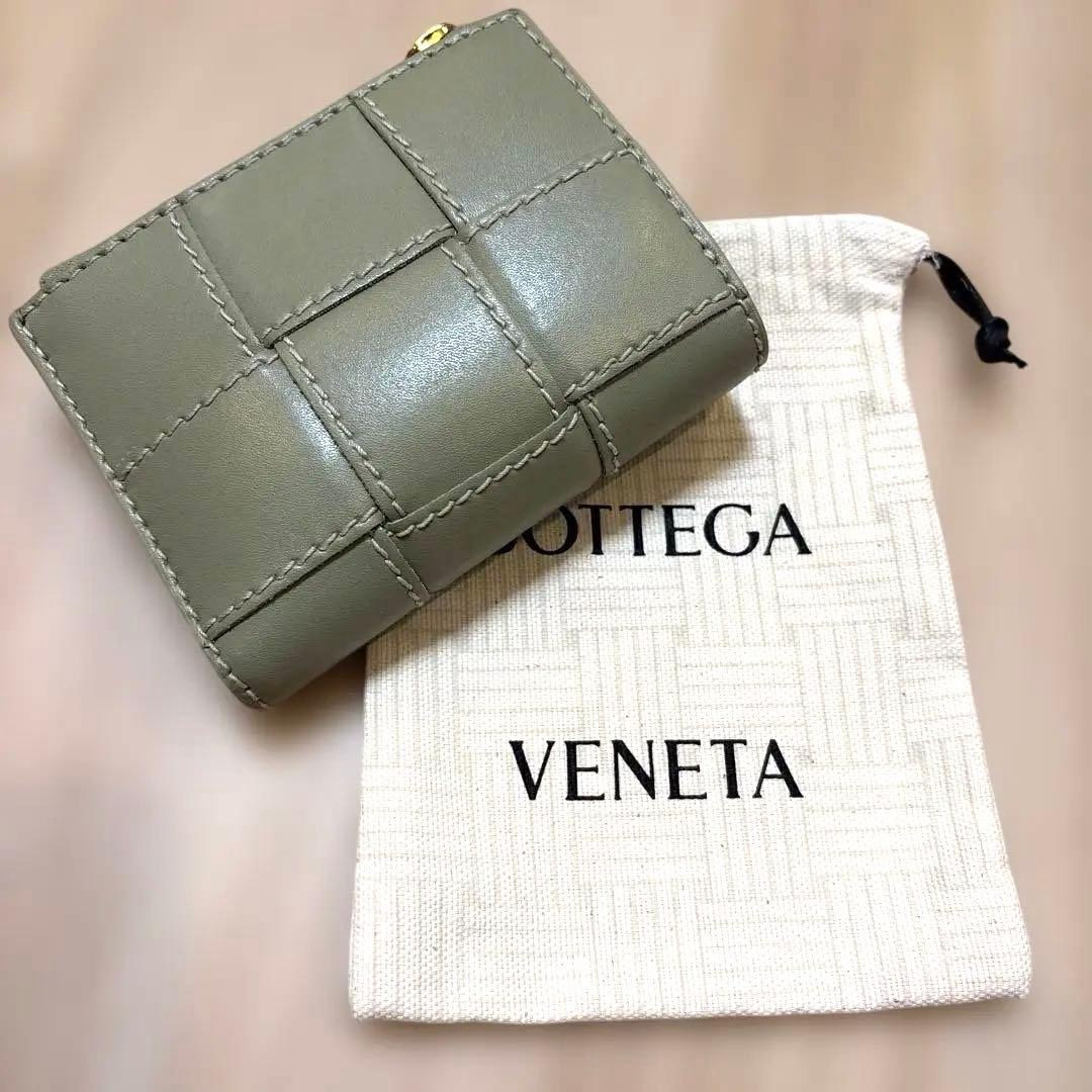 【極美品】ボッテガヴェネタ二つ折り財布
