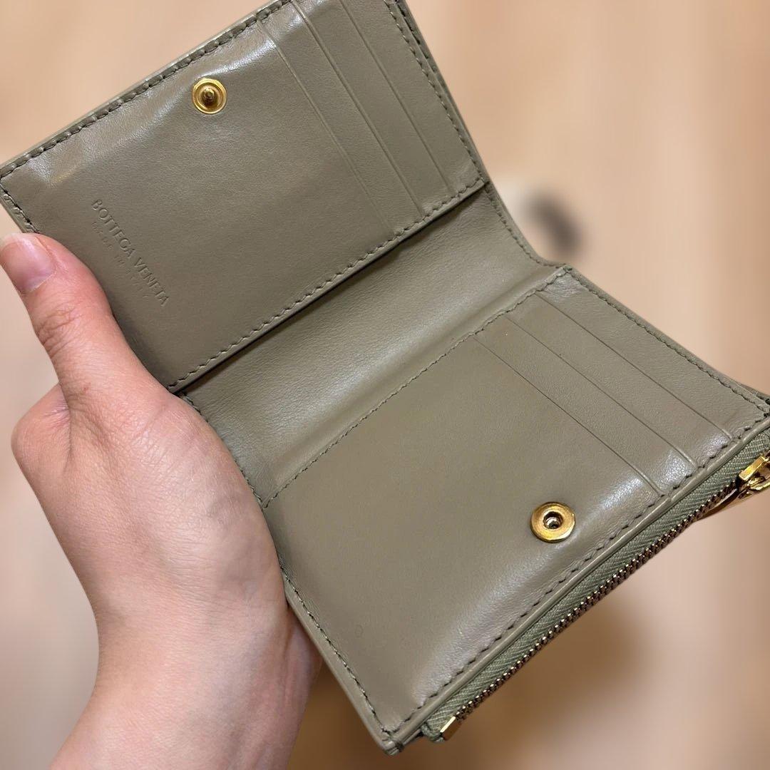 【極美品】ボッテガヴェネタ二つ折り財布