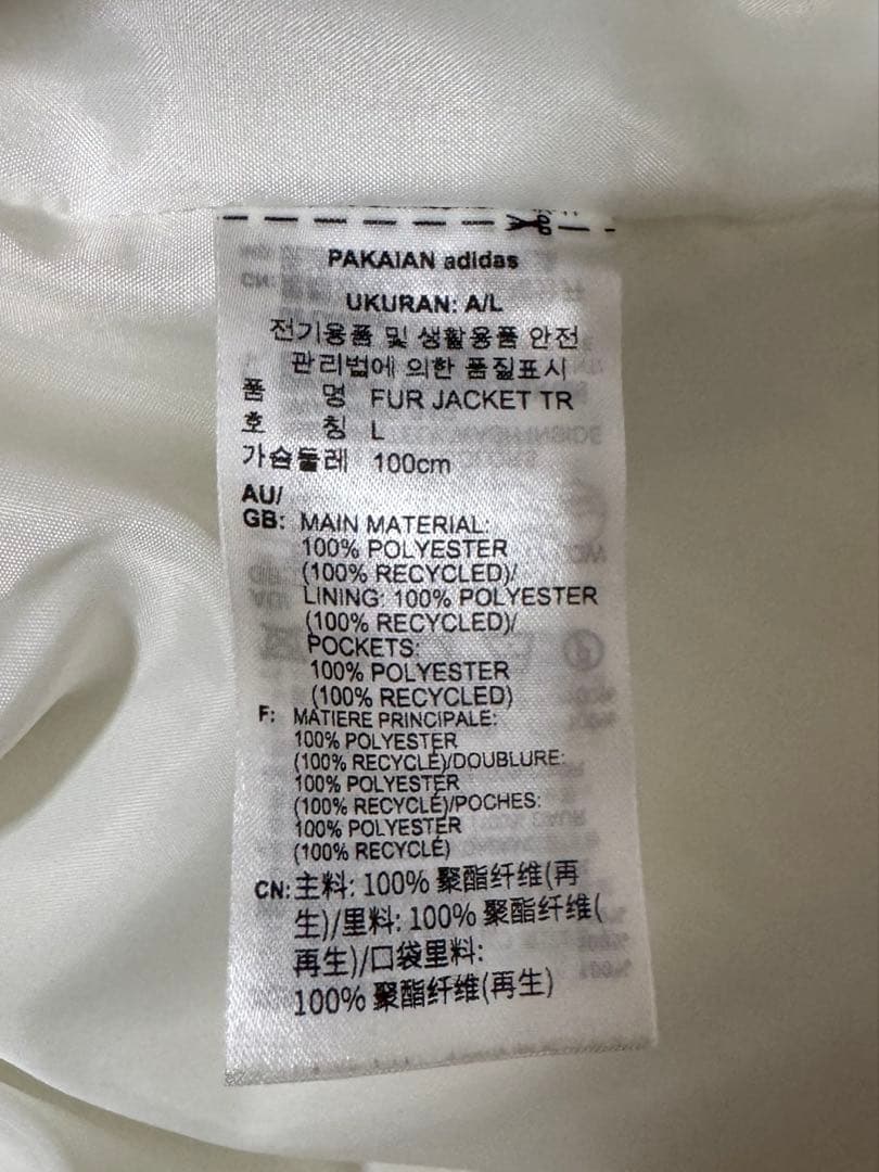 adidasファートラックジャケット