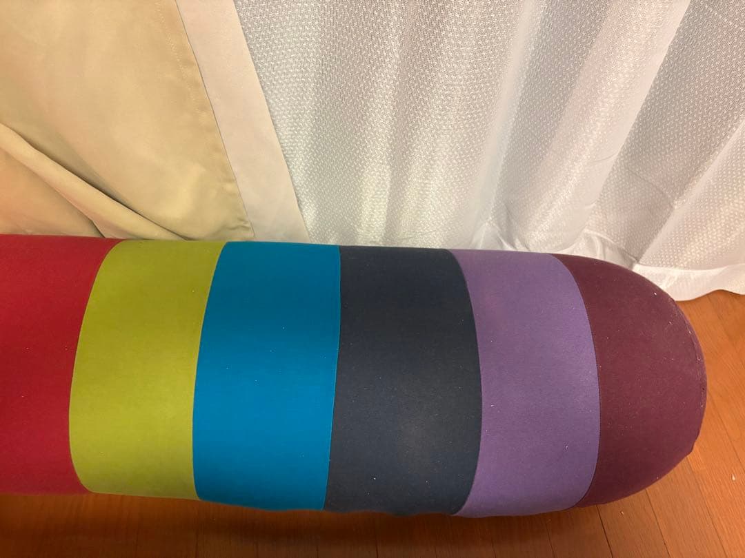 ヨギボー　マルチカラー 円筒形クッション