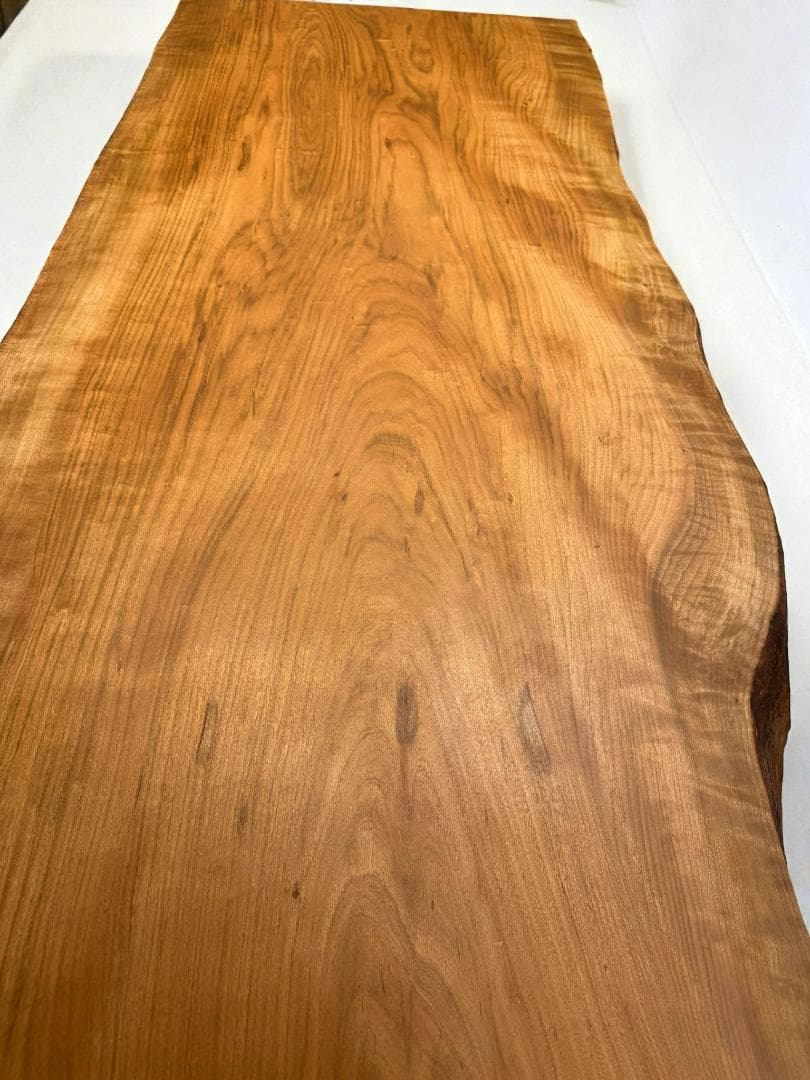 桜 一枚板1400mm｜柔らかな木肌と自然な曲線が美しい無垢天板