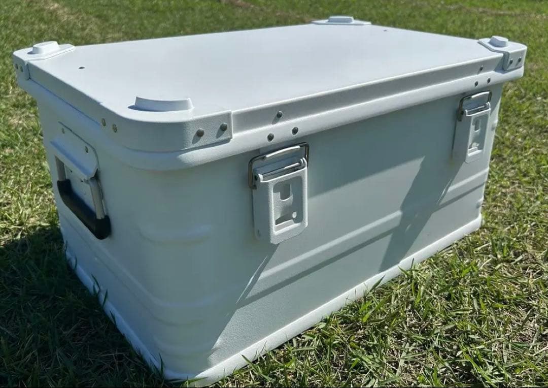 マットホワイト　スタッキング コンテナボックス 50l アウトドア　限定一点