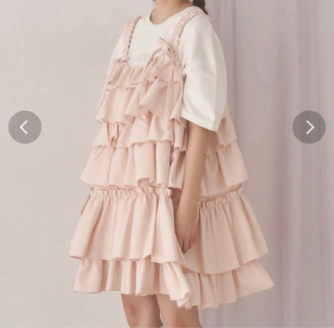 フリル付きピンクワンピース