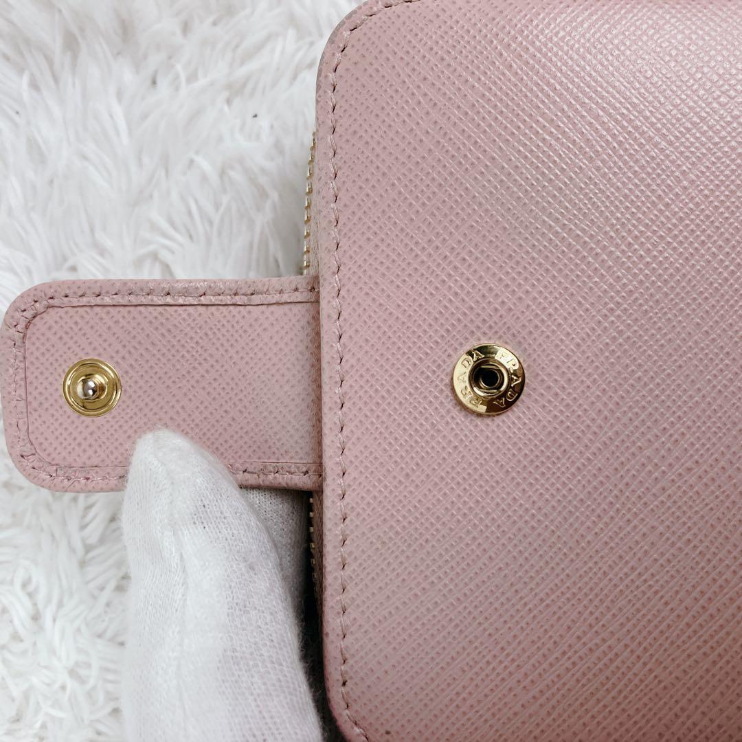 プラダ 二つ折り財布 ラウンドジップ　サフィアーノレザー ピンク 1ML522