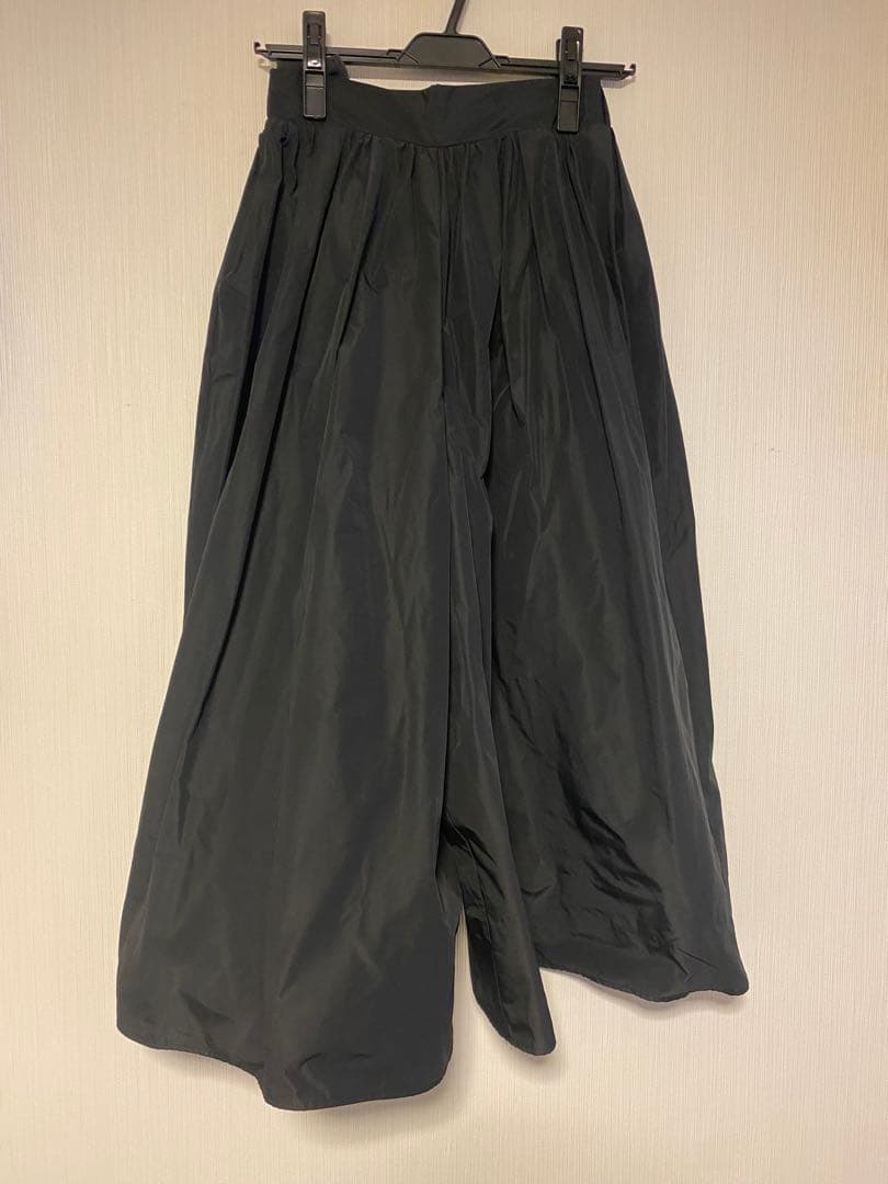 uiko MACHATTメモリーキュロットパンツ　未使用