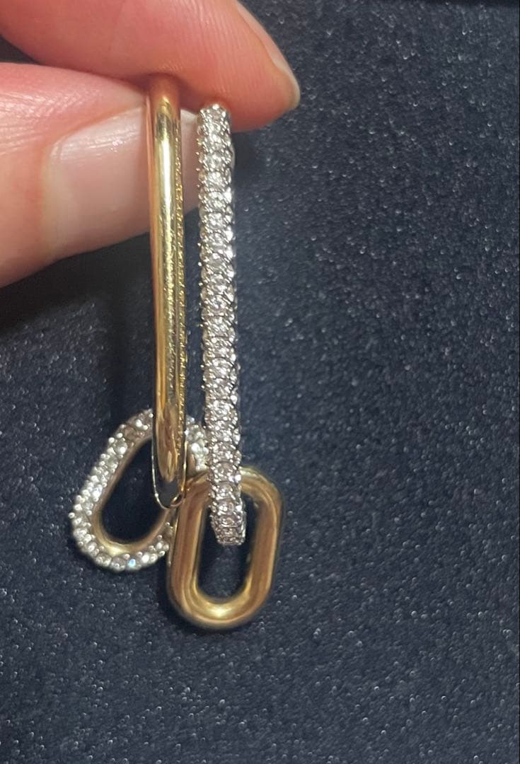 yu728様SWAROVSKIアシンメトリーピアス 箱付き5558341