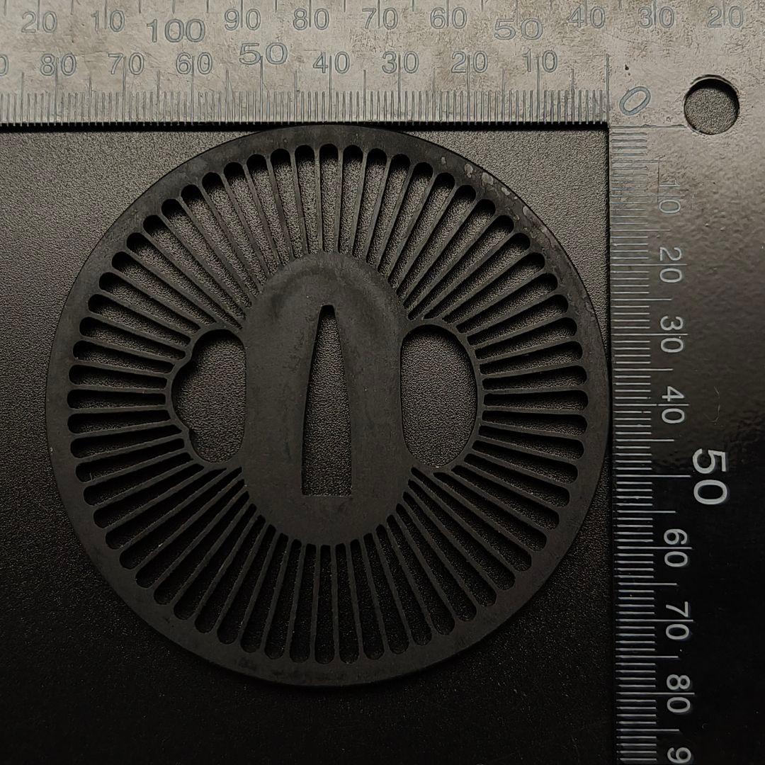 刀鍔　車輪の図　鉄製　金工品　細工　職人作　日本刀装具　鍔　つば　刀剣美術