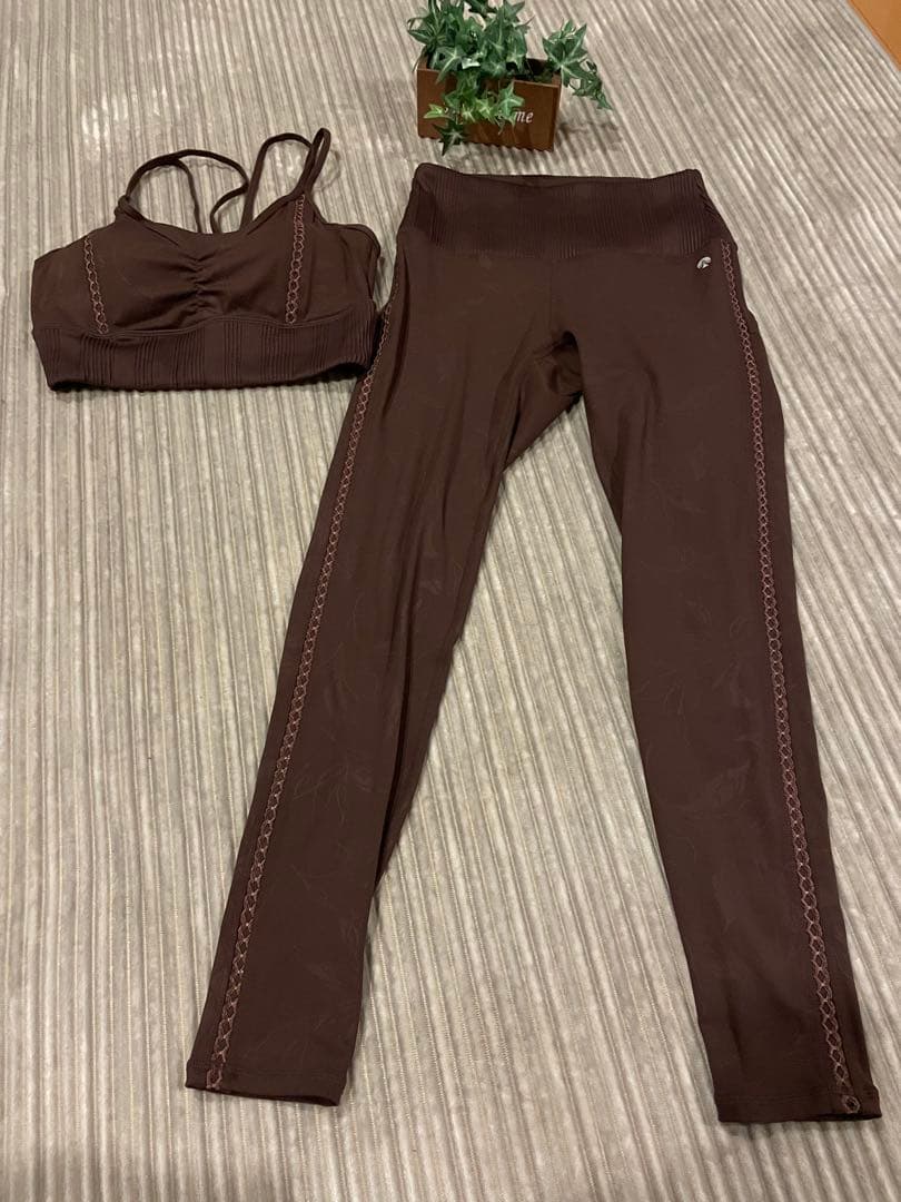 SUKALA ヨガウエア　ブラトップ　レギンスセット