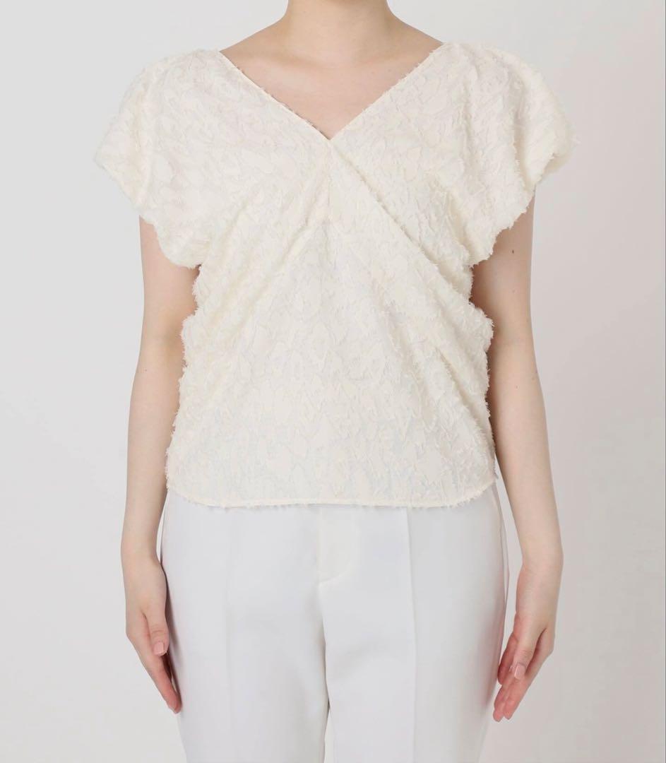 2025 NOBLE【洗える】レオパードジャガードデコルテVブラウス