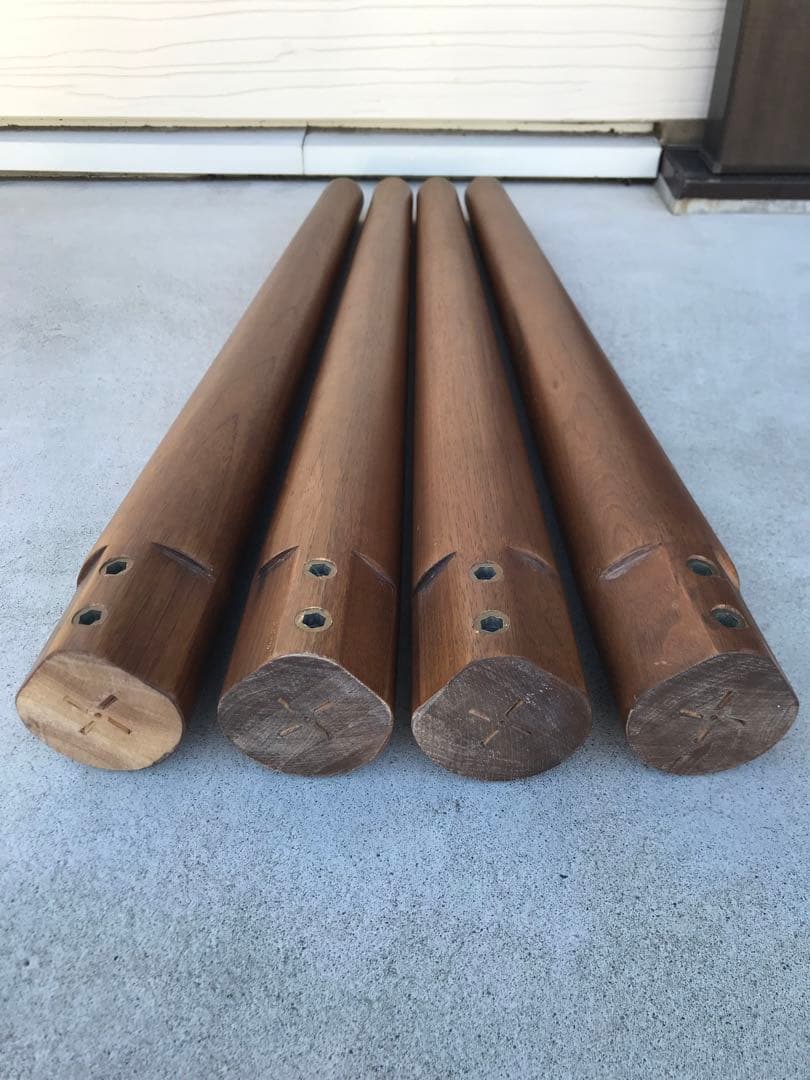 送料込み価格 Lotus 木製ダイニングテーブル 4本脚　矢張り柄