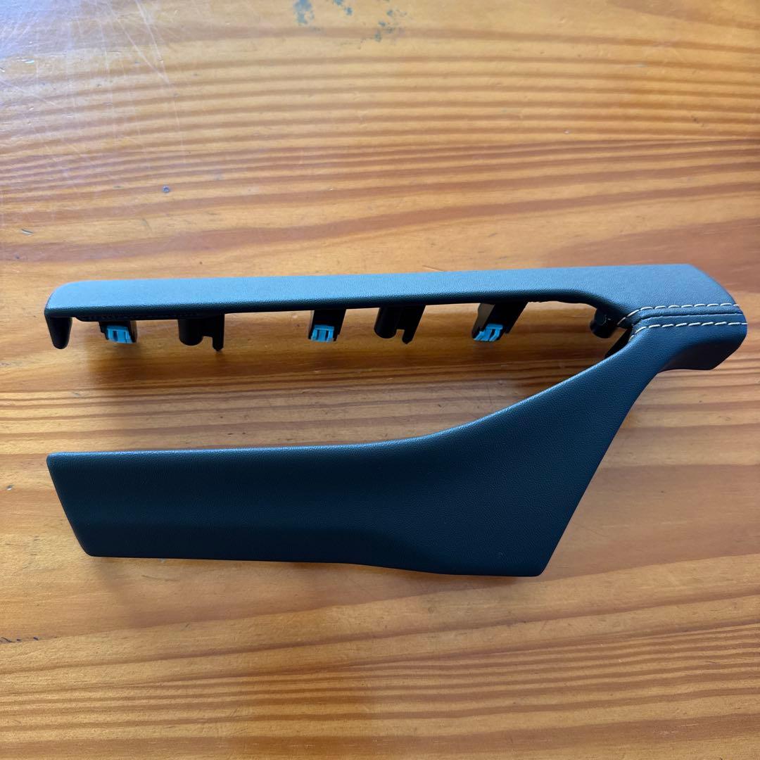 【新車外し】　レボォーグレイバック　純正インバネパネル　カッパーステッチ