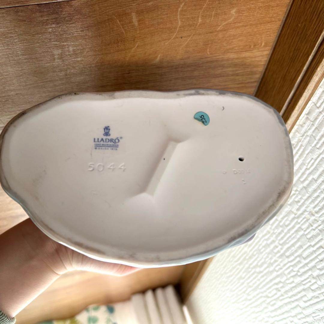 ワゴンを持つ少女　リヤドロ　スペイン　ポーセリン　光沢仕上げ　絶版