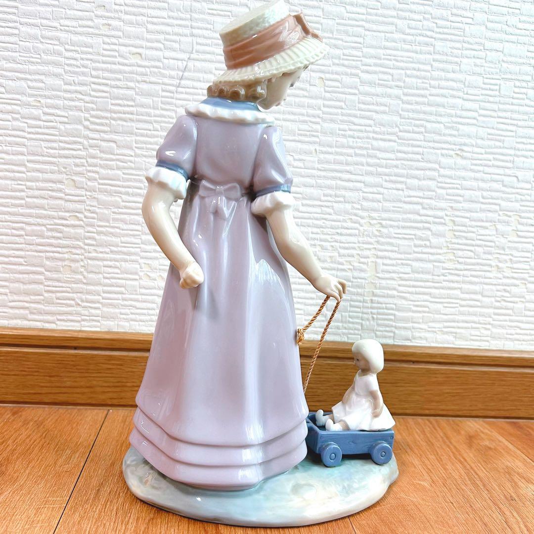 ワゴンを持つ少女　リヤドロ　スペイン　ポーセリン　光沢仕上げ　絶版