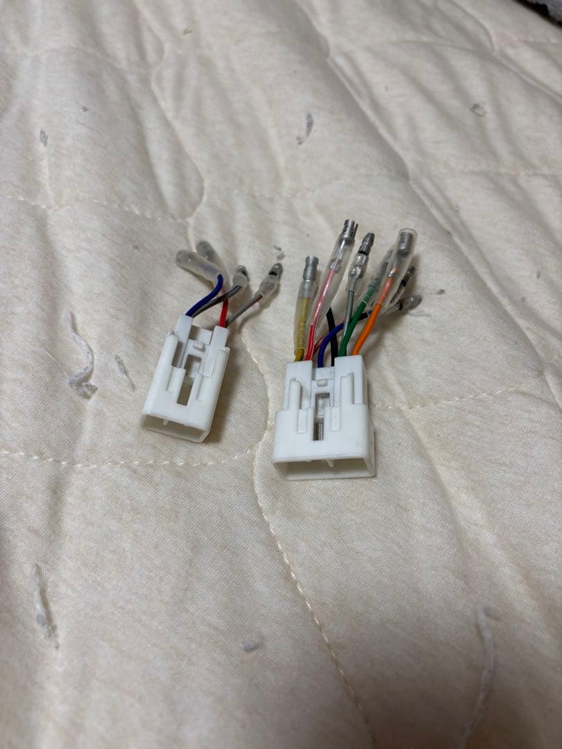 トヨタ　プリウスα 純正9インチナビパネル＋取り付けステー　変換ハーネス付き