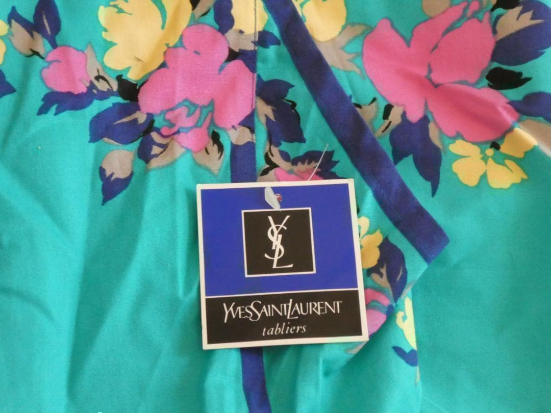 メルカリ便♡イヴサンローラン♡花柄エプロン　レトロ　グリーン