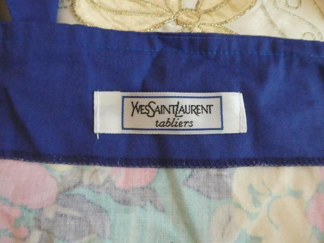 メルカリ便♡イヴサンローラン♡花柄エプロン　レトロ　グリーン