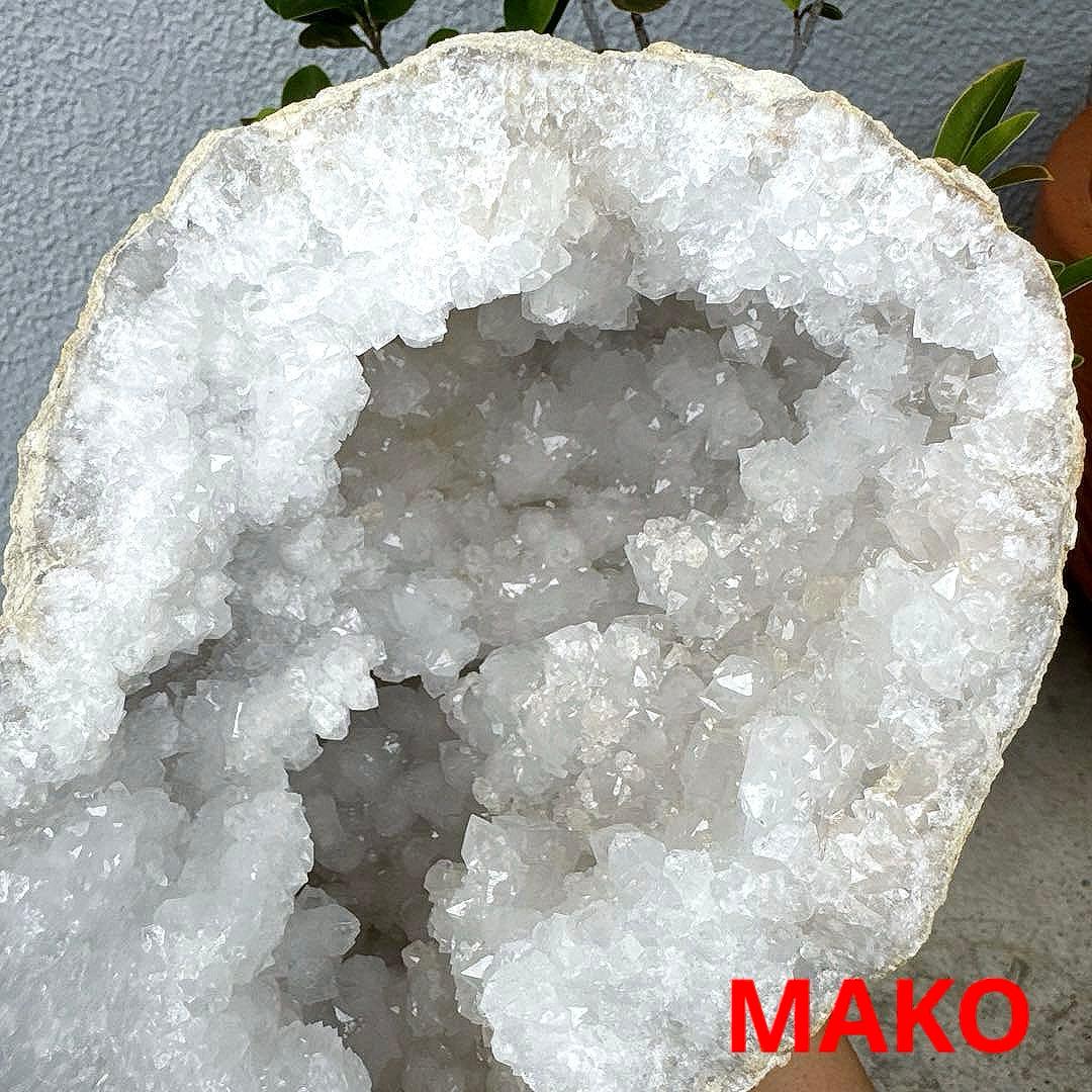 M1679☆水晶ジオードドーム4.4Kg☆天然石　原石☆N50403-A