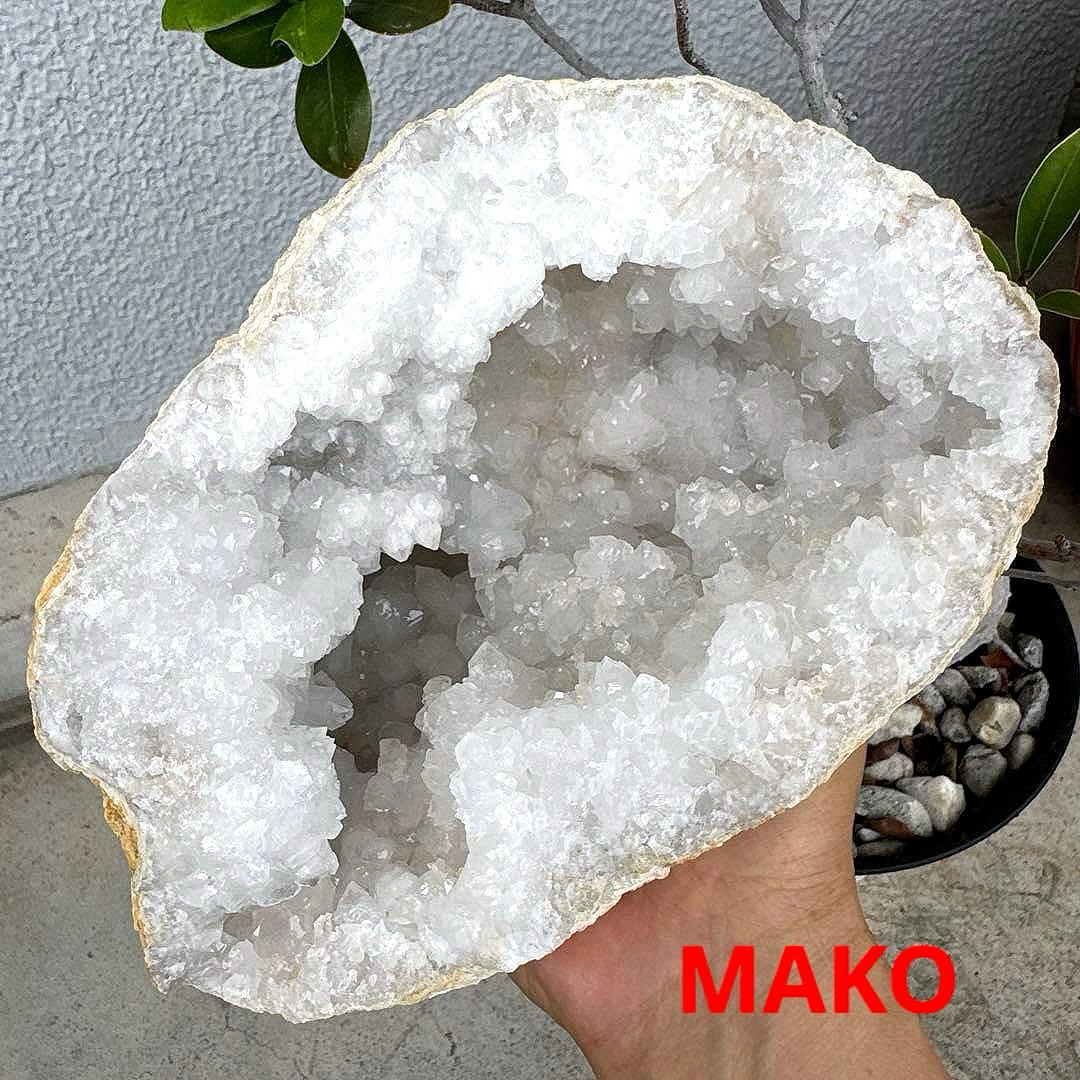 M1679☆水晶ジオードドーム4.4Kg☆天然石　原石☆N50403-A