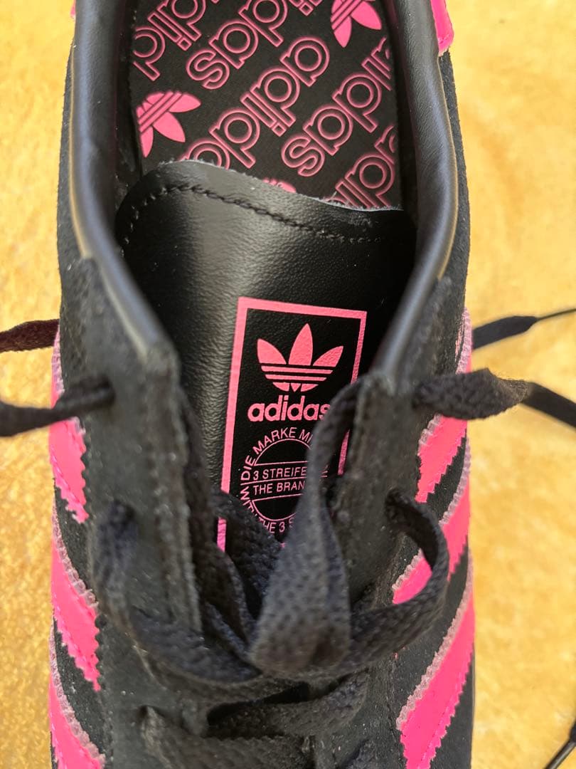 新品未使用 adidas MÜNCHEN ブラック/ピンク スニーカー