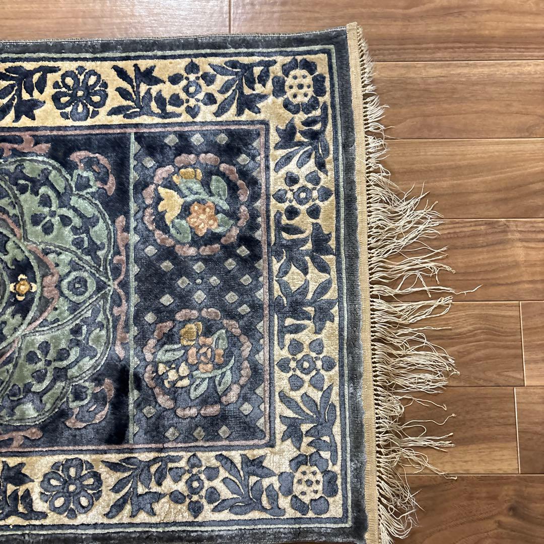 花柄ダークブルーラグ