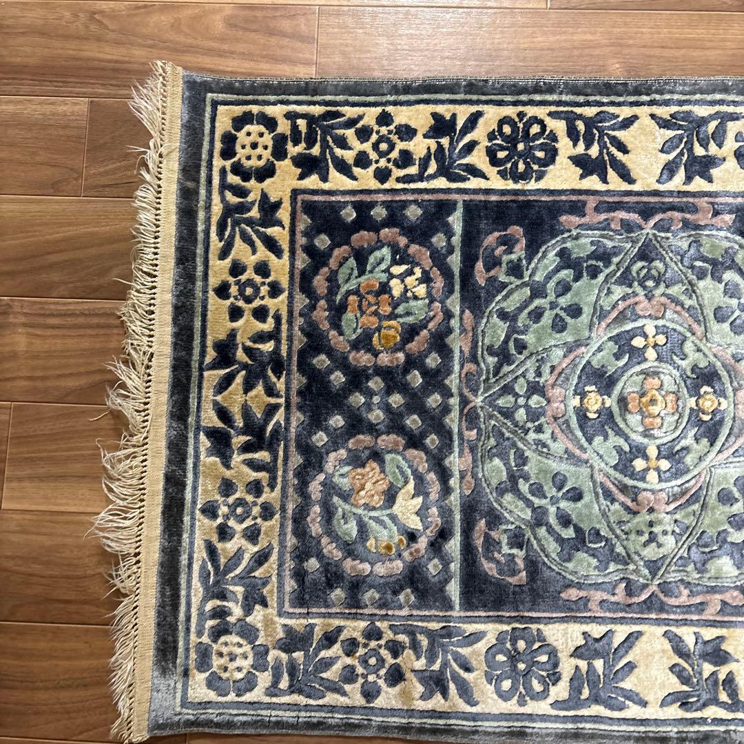 花柄ダークブルーラグ