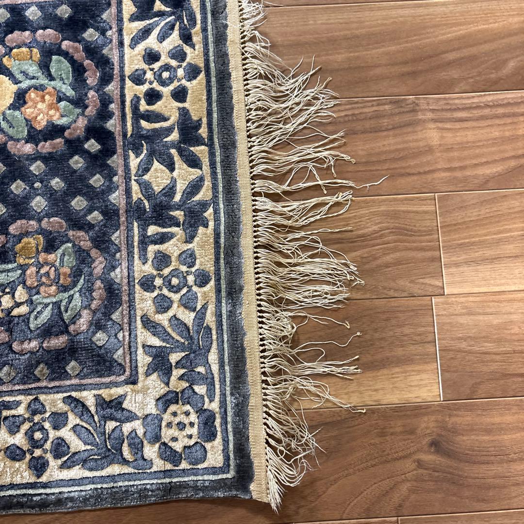 花柄ダークブルーラグ