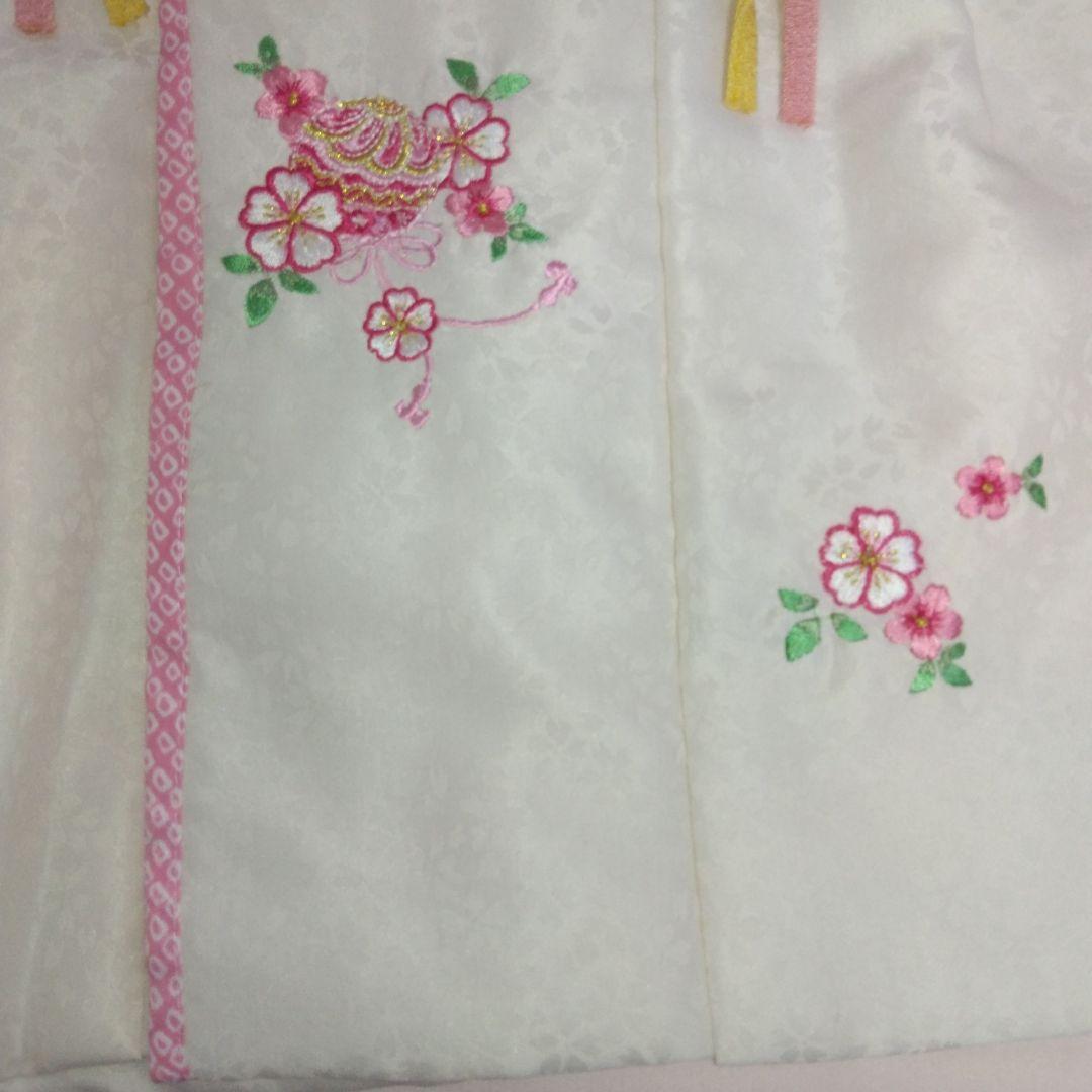 七五三8点①花刺繍被布着②着物③花刺繍襟長襦袢④髪飾り⑤ファー⑥足袋⑦草履⑧巾着