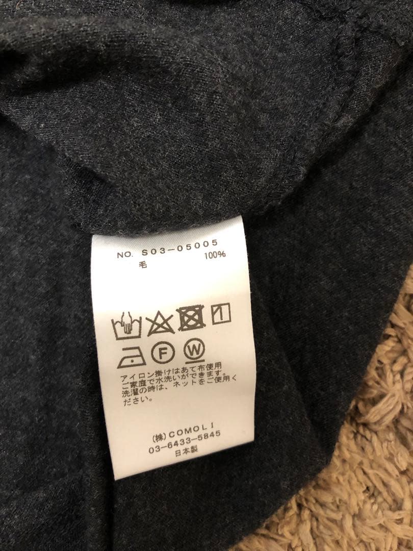 《COMOLI》コモリ ウール天竺クルーネックカットソー 長袖 チャコール M