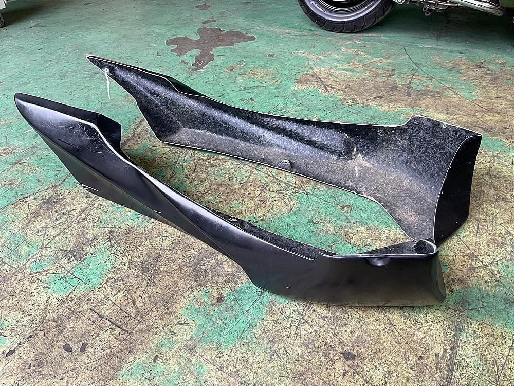 希少 FREEDOM 製 アンダーカウル 4D9 マジェスティ SG20J