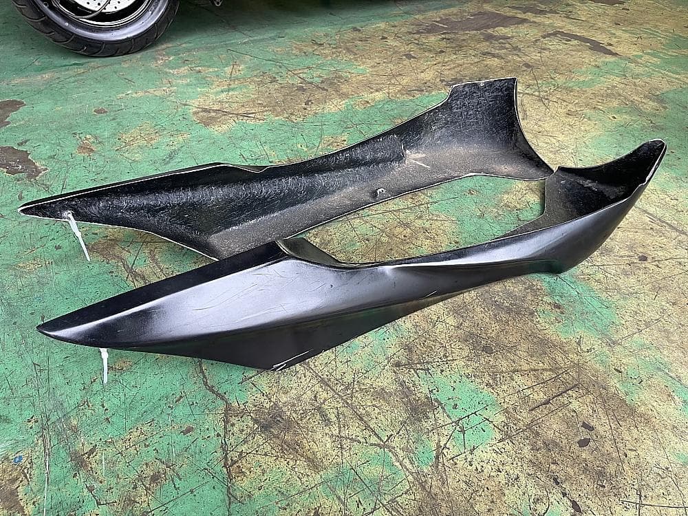 希少 FREEDOM 製 アンダーカウル 4D9 マジェスティ SG20J