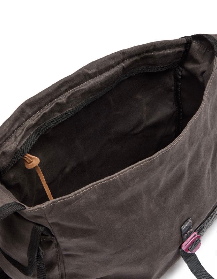 【美品】ショルダー（メッセンジャー）バッグ 【Acne Studios】