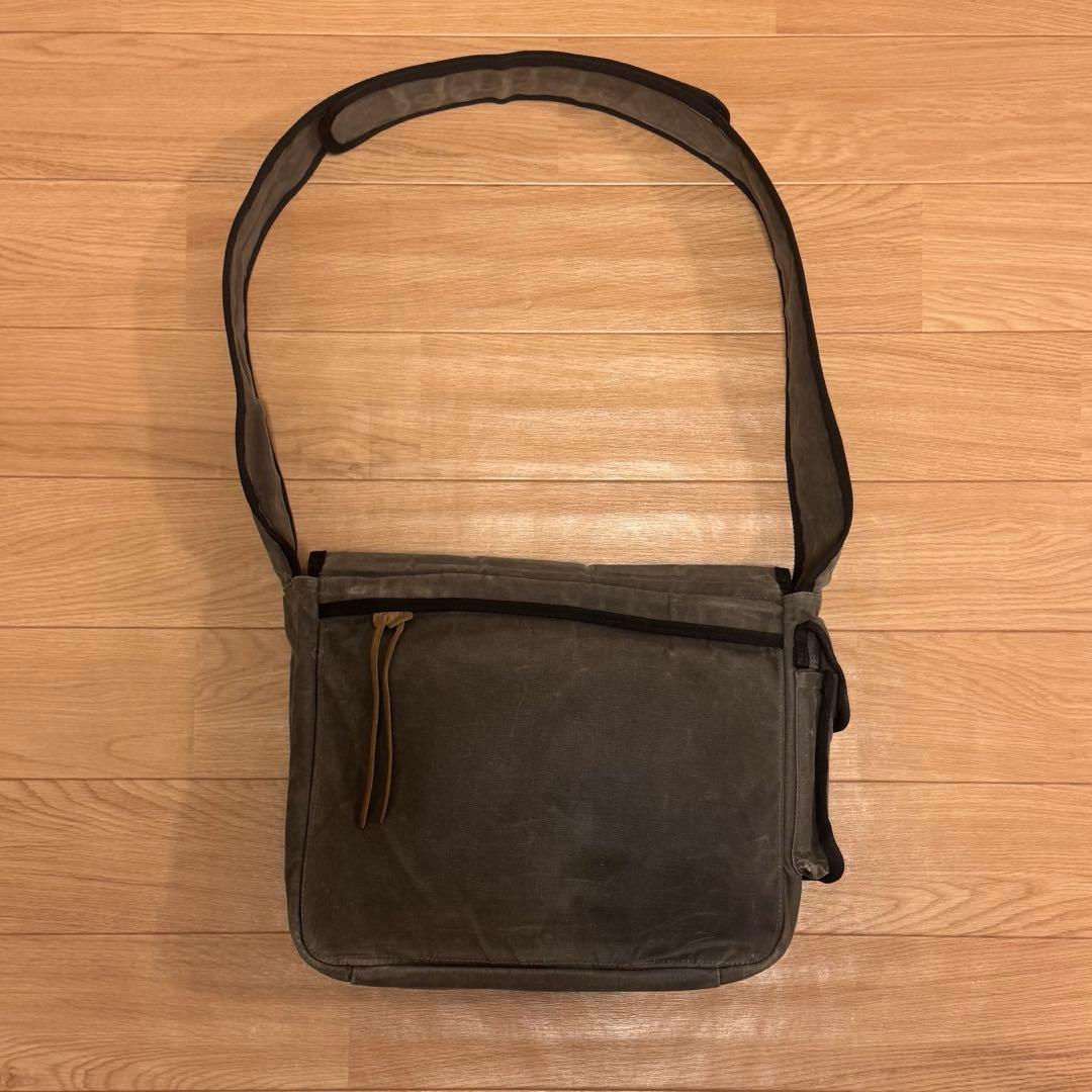 【美品】ショルダー（メッセンジャー）バッグ 【Acne Studios】