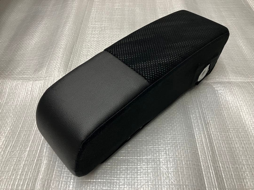 ♦︎ダイハツ　タントカスタムLA600S★純正アームレストレザー★