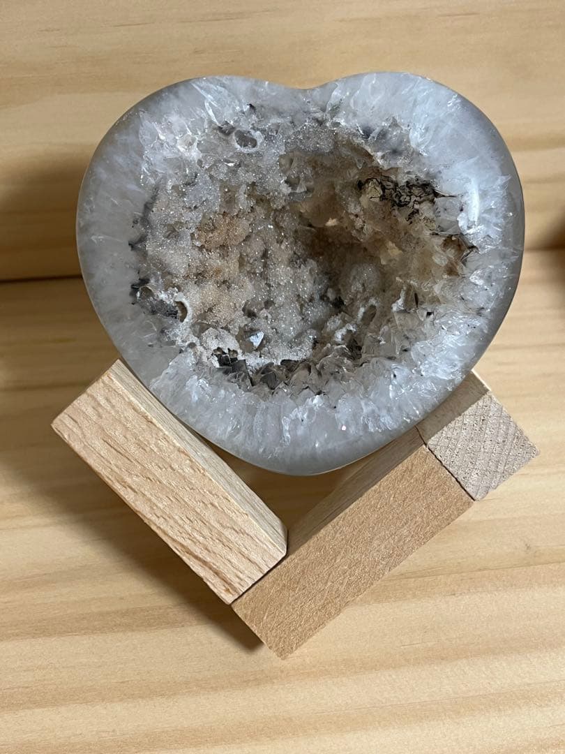 2回結晶　瑪瑙ジオード　ハート置物