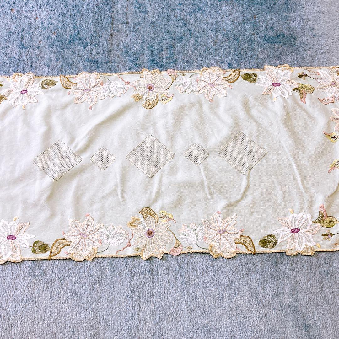 戸塚刺繍　テーブルセンター