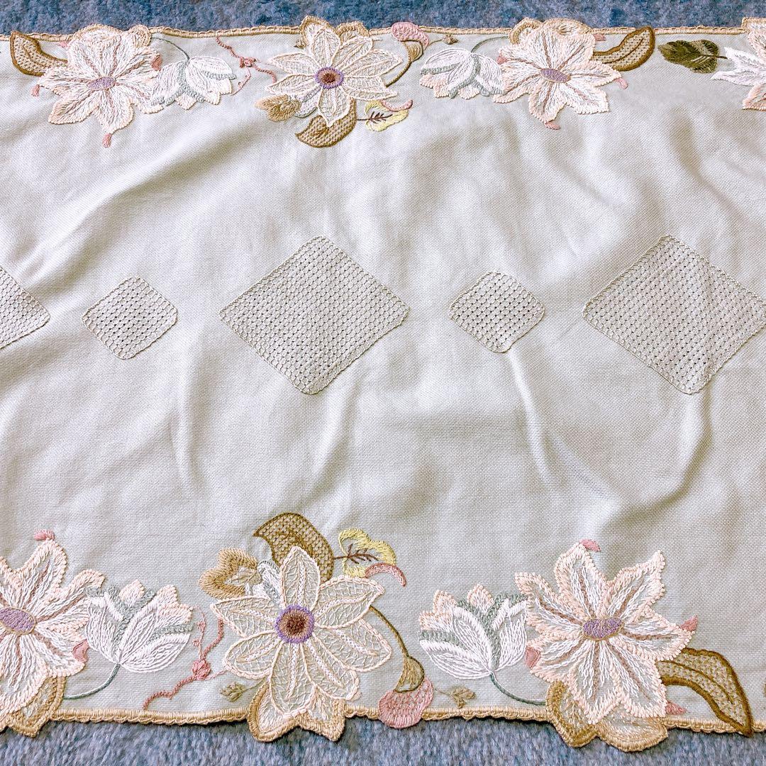 戸塚刺繍　テーブルセンター