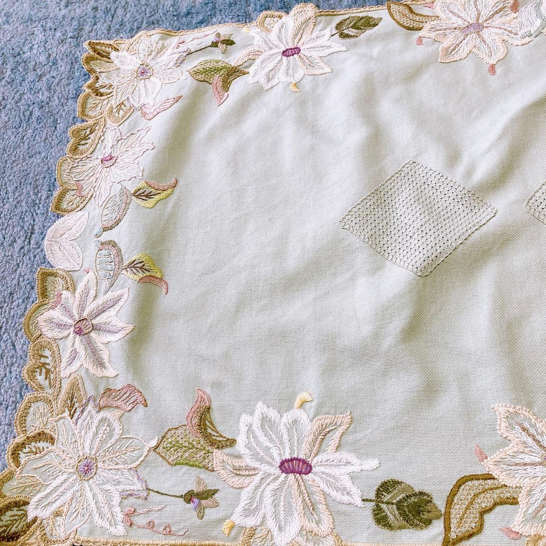 戸塚刺繍　テーブルセンター