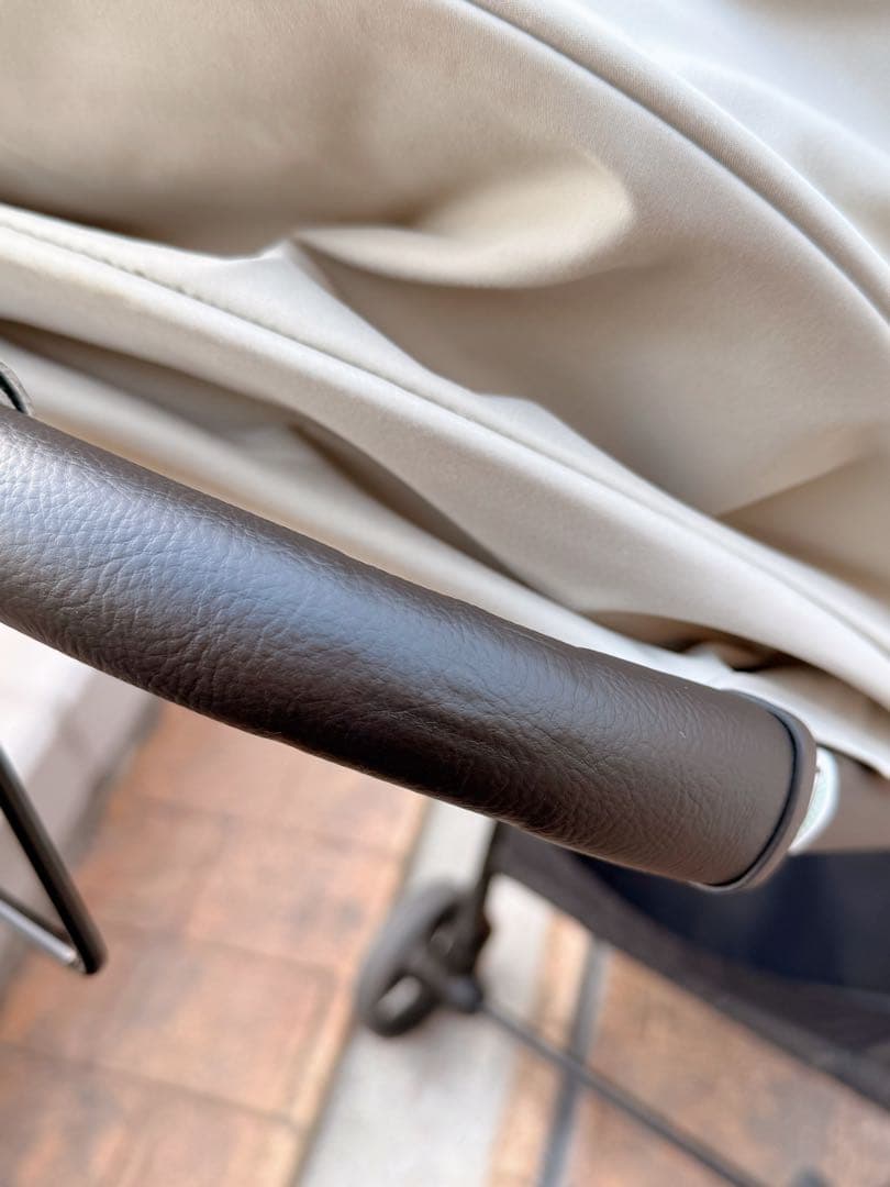 【良品】スイスイ走行性抜群&片手折り畳み◎Apricaヴィット ベージュ