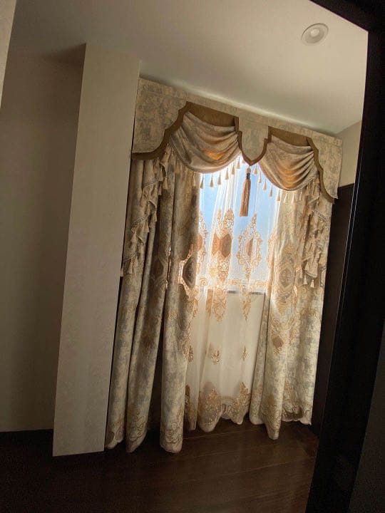 高級カーテン　刺繍カーテン　人気デザイン