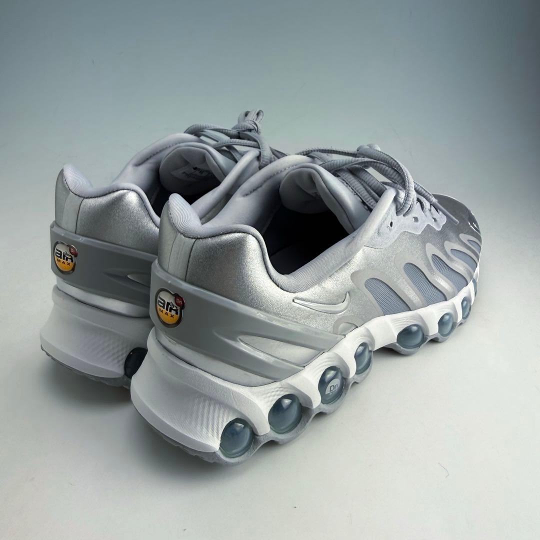 26cm ナイキ ウィメンズ エアマックスDN8 \"”メタリックシルバー\"