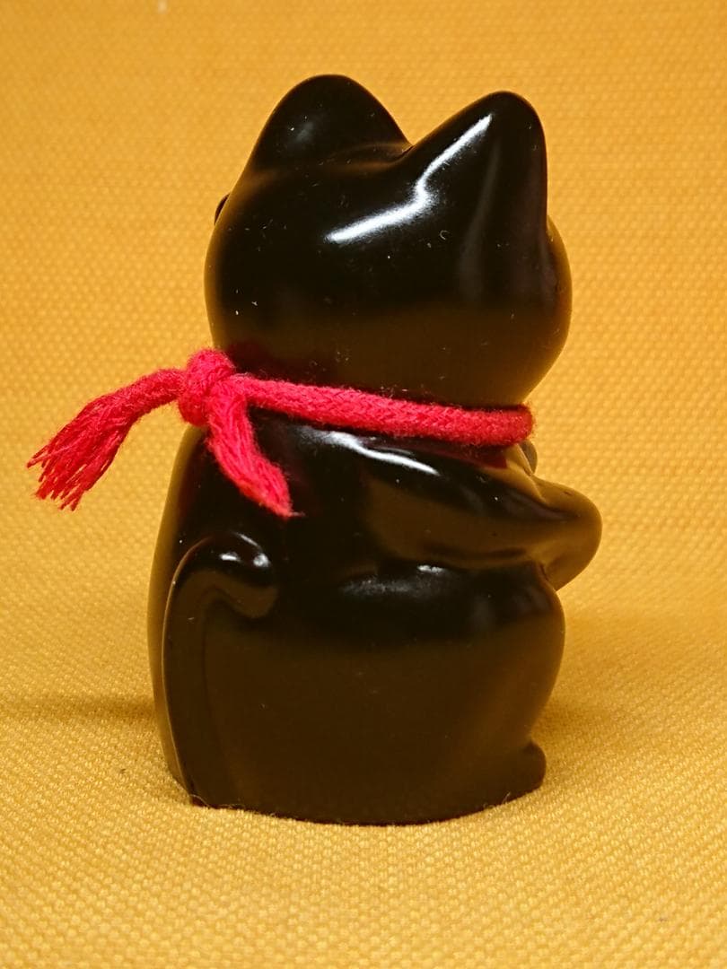 【美品】ねこ　黒猫　招き猫　石製　置物　インテリア　工芸品　美術品　A2816