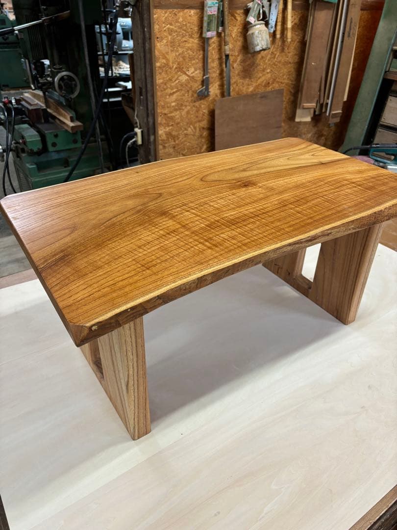 一枚板テーブル　耳付き