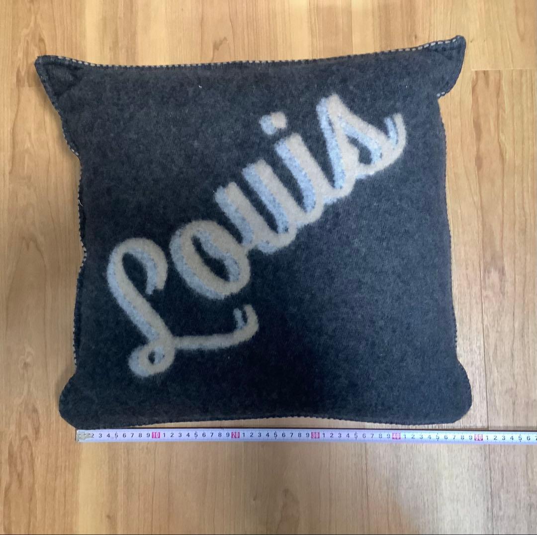 ルイヴィトン　クーサンロゴ　バイカラー　クッション　新品未使用　非売品